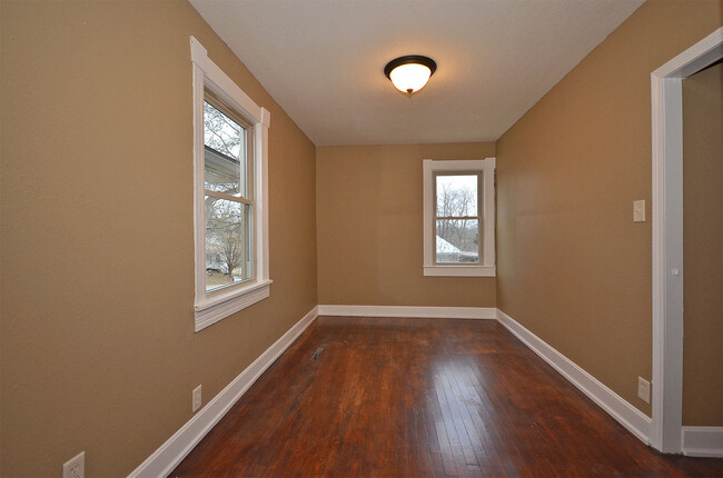 Building Photo - Cute 3 Bedroom, 1 bath house in Dearborn, MO