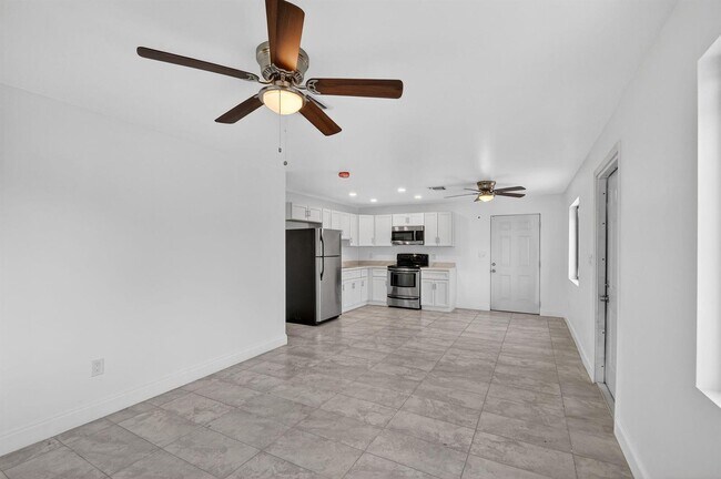 Foto del edificio - 917 W 2nd St