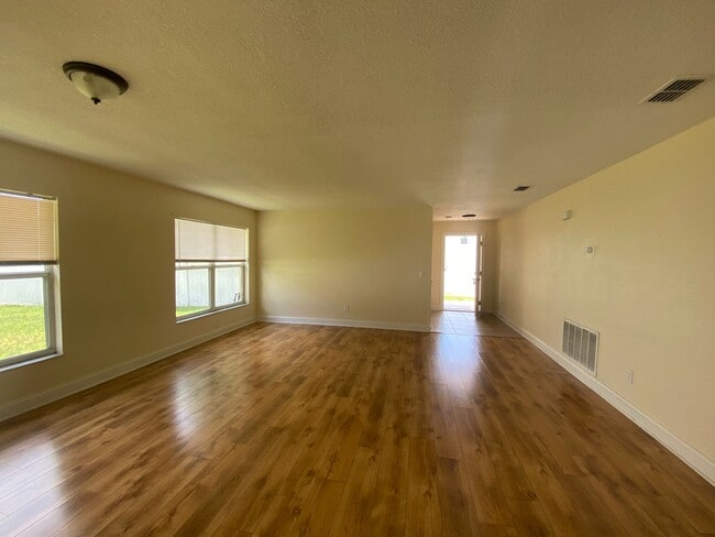 Building Photo - 1213 Epson Oaks Way