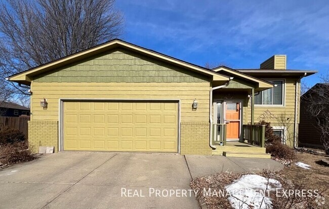 Building Photo - Charming 4 bed 2 Bath Home!