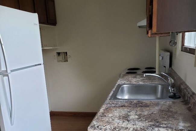 Building Photo - 117 N W St
