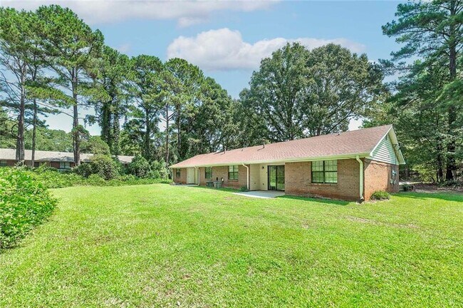 Building Photo - 355 Santa Fe Trail