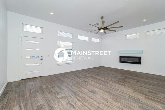 Building Photo - 3 Bedroom Pet-Friendly Home in Oklahoma City, OK with Main Street Renewal