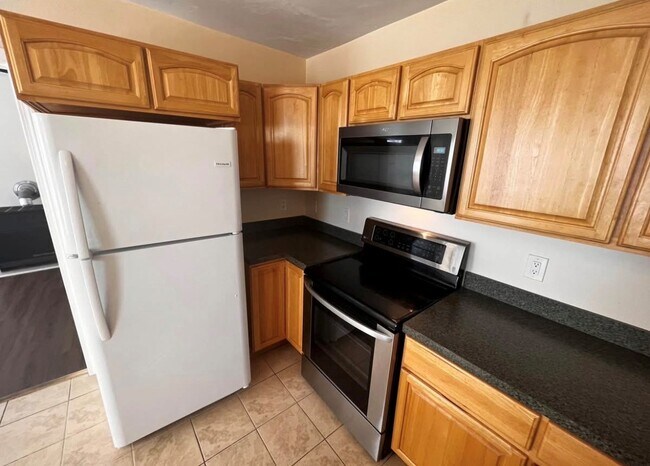 Kitchen - 120 Summit St