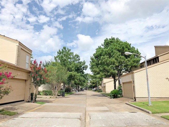 Building Photo - 880 Tully St