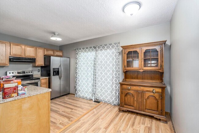Foto del edificio - 7695 Barkwood Dr