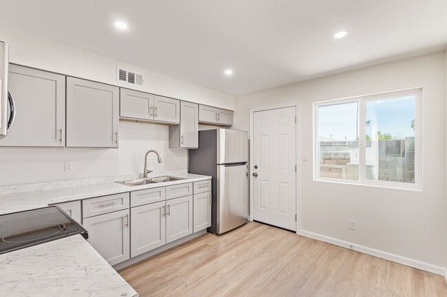 Foto del edificio - Newly Renovated On Broadway - Mesa!