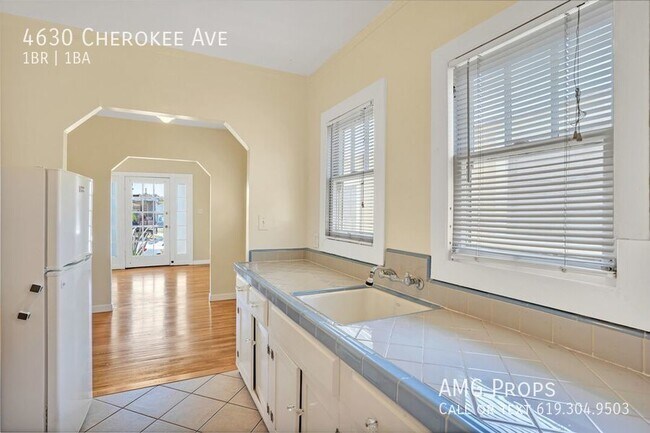 Building Photo - Cute cottage in Normal Heights available NOW!