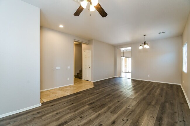Foto del edificio - 5206 W Glass Ln