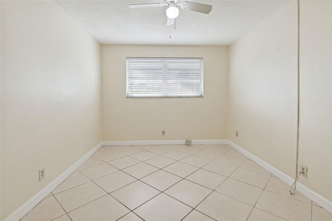 Building Photo - 532 S Luna Ct