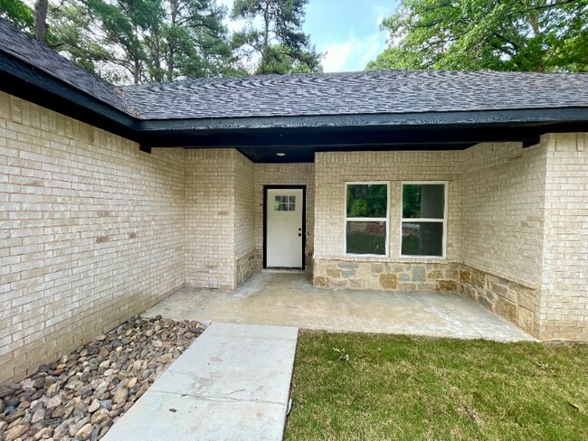 Foto del edificio - 17562 Highland Cir