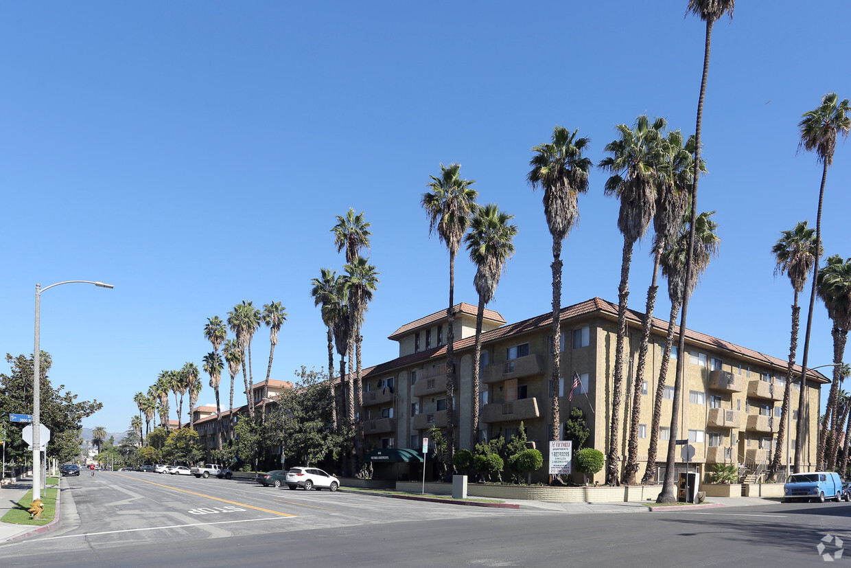 Primary Photo - The Victoria Apartments