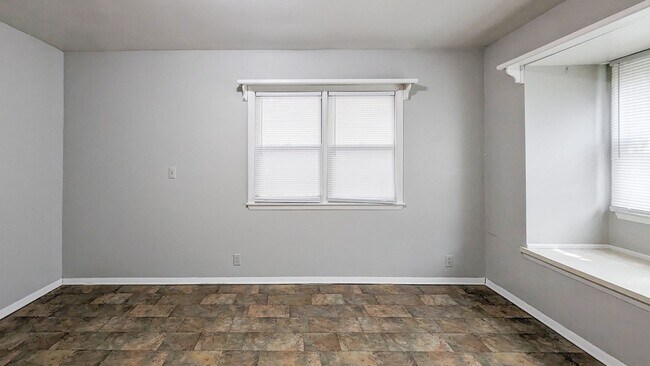 Building Photo - Updated Bathroom
