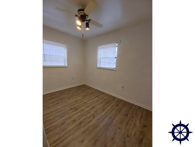 Foto del edificio - 1617 E 7th St