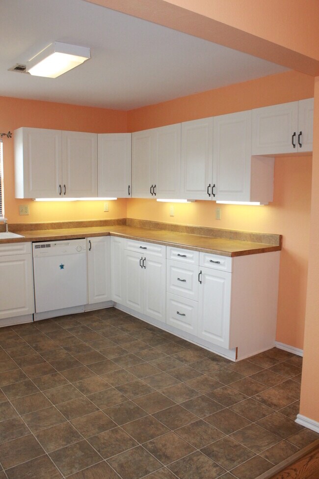 Building Photo - 1+ Acre - Choctaw-Nicoma Park Cutie!