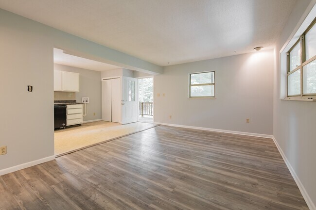 Foto del edificio - 109 E Holston Ln