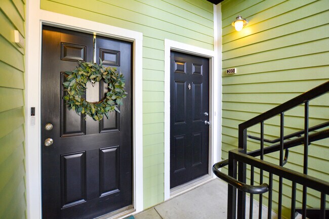 Building Photo - Beautiful Mt Pleasant Condo with Garage