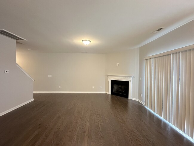 Foto del edificio - Like New 2 Story Townhome in Durham!