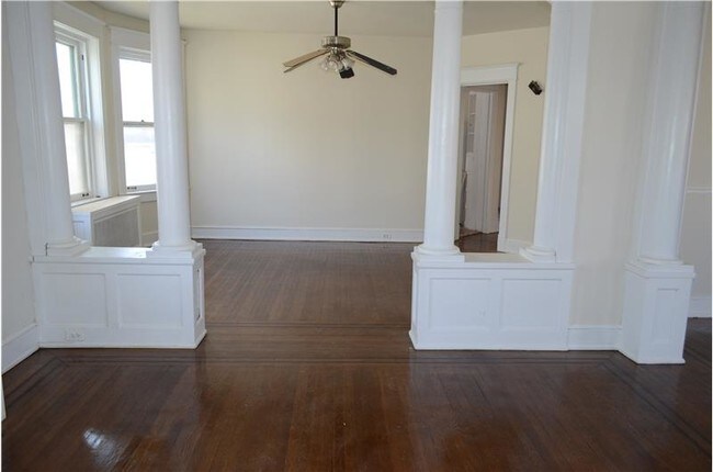 Foto del edificio - 221 S Madison Ave