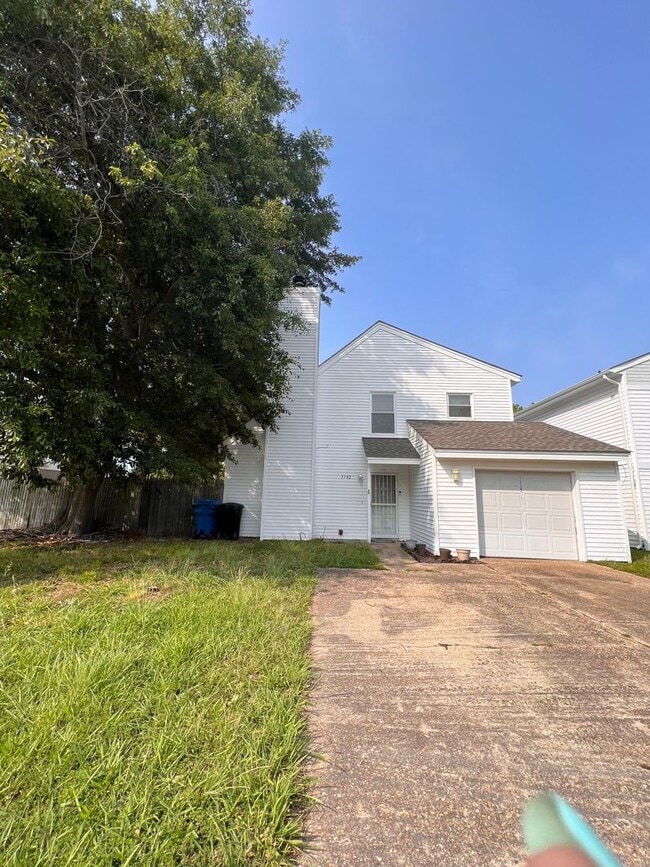 Building Photo - 5742 Simon St