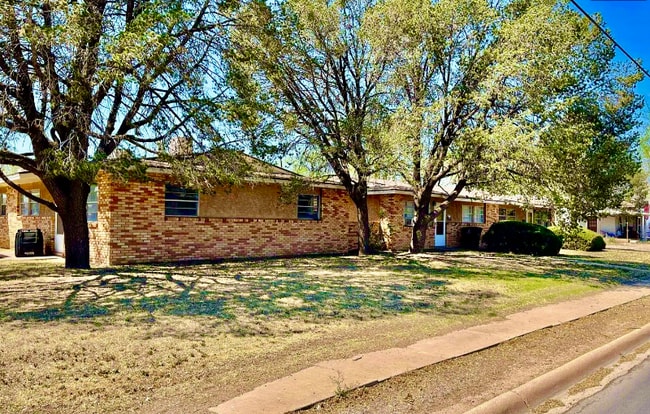 Building Photo - 1307 Meadow Ln