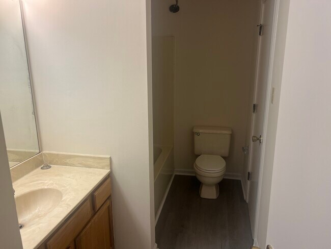 Building Photo - 3260 Spring Hollow Ave