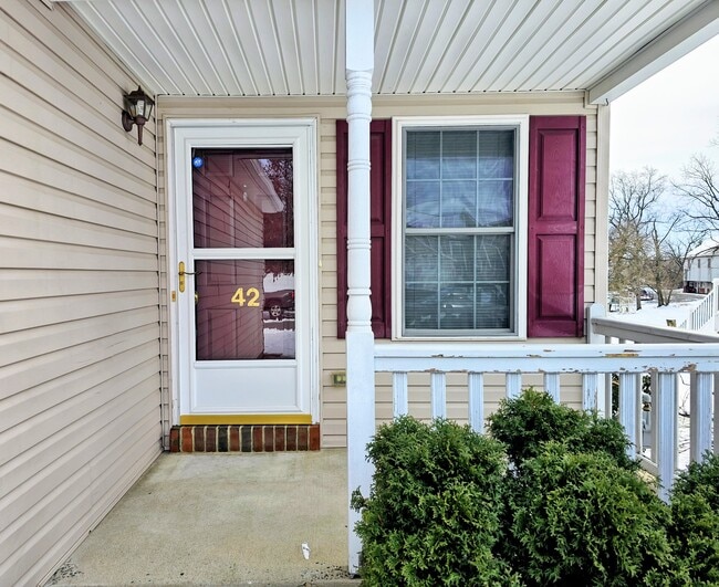 Building Photo - 42 Beverly Dr