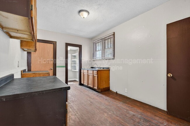 Building Photo - 5944 Thekla Ave