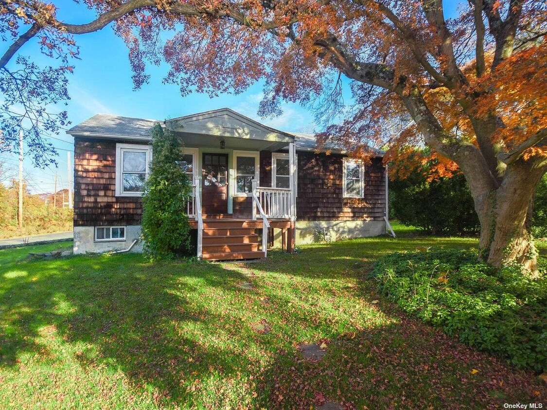 2 Woodmere Ln, Glenwood Landing, NY 11547 House Rental in Glenwood