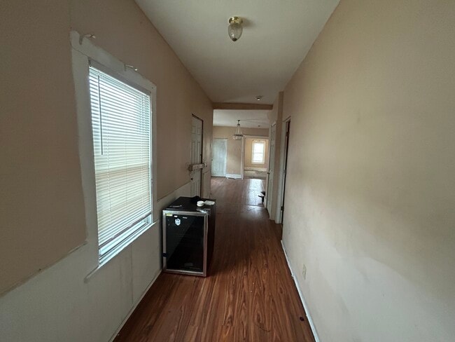 Building Photo - 119 Woodbury St