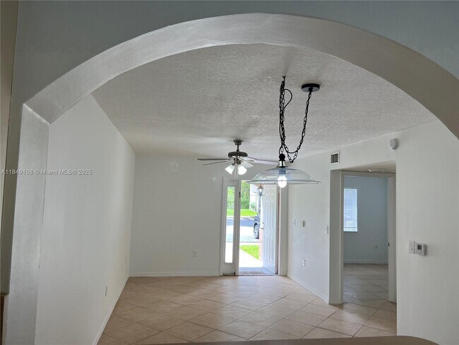 Foto del edificio - 2921 SE 12th Rd