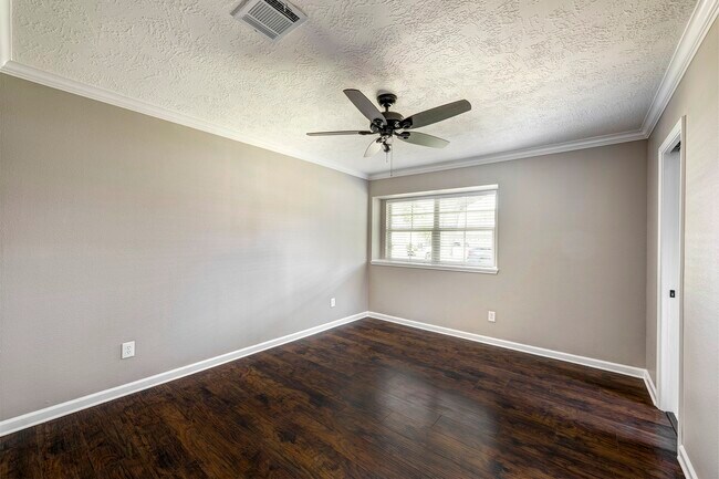 Foto del edificio - 9619 Emnora Ln