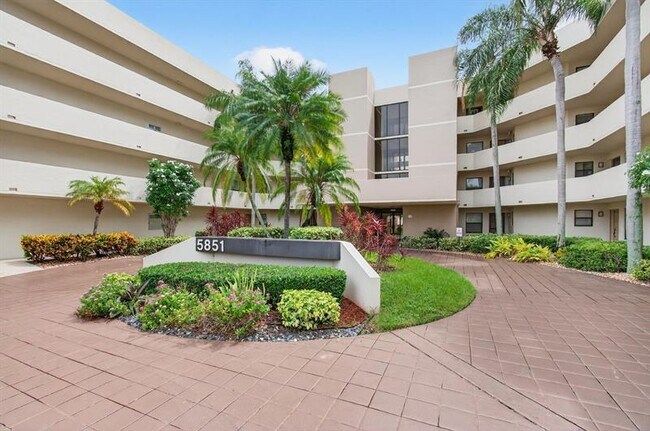 Foto del edificio - 5851 Camino Del Sol