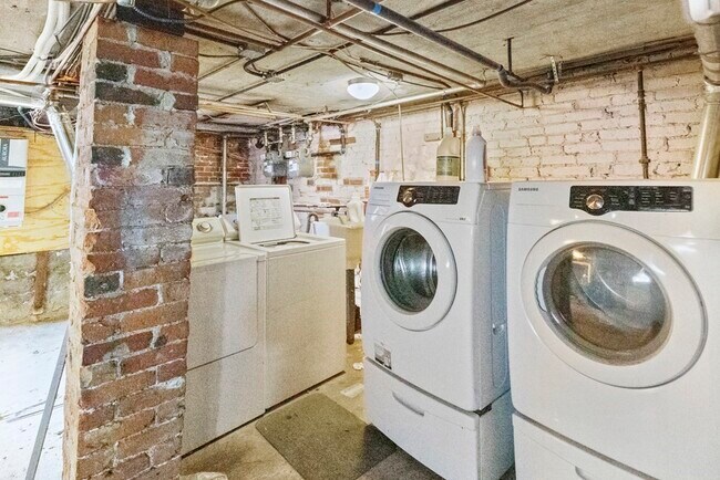 Foto del edificio - 497 E 6th St