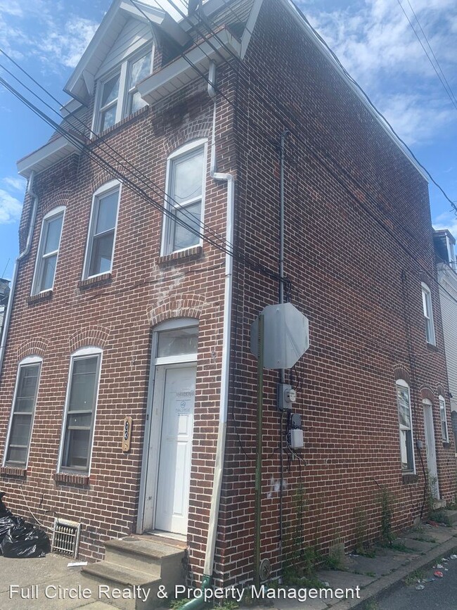 Building Photo - 4 br, 1.5 bath House - 635 Green Street