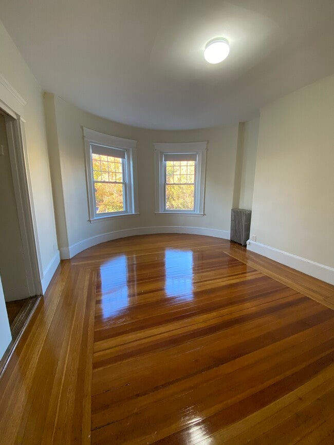 Building Photo - 1595 Beacon St