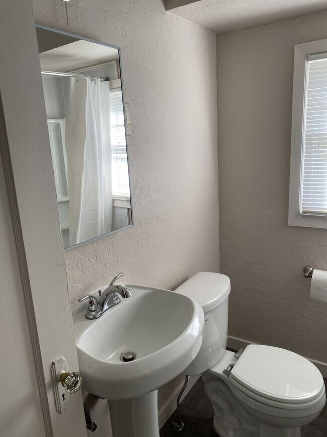 Building Photo - Cozy Chehalis home