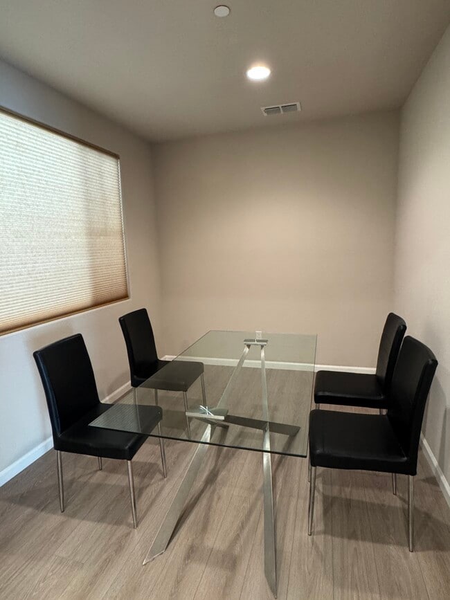 dining room with table and 4 chairs - 532 Aspen Pl