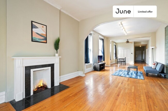 Building Photo - 1214 N Damen Ave