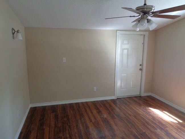 Building Photo - 324 Azalea St