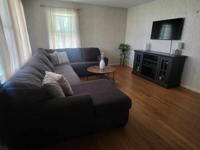 Foto del edificio - 421 Woodside Ave