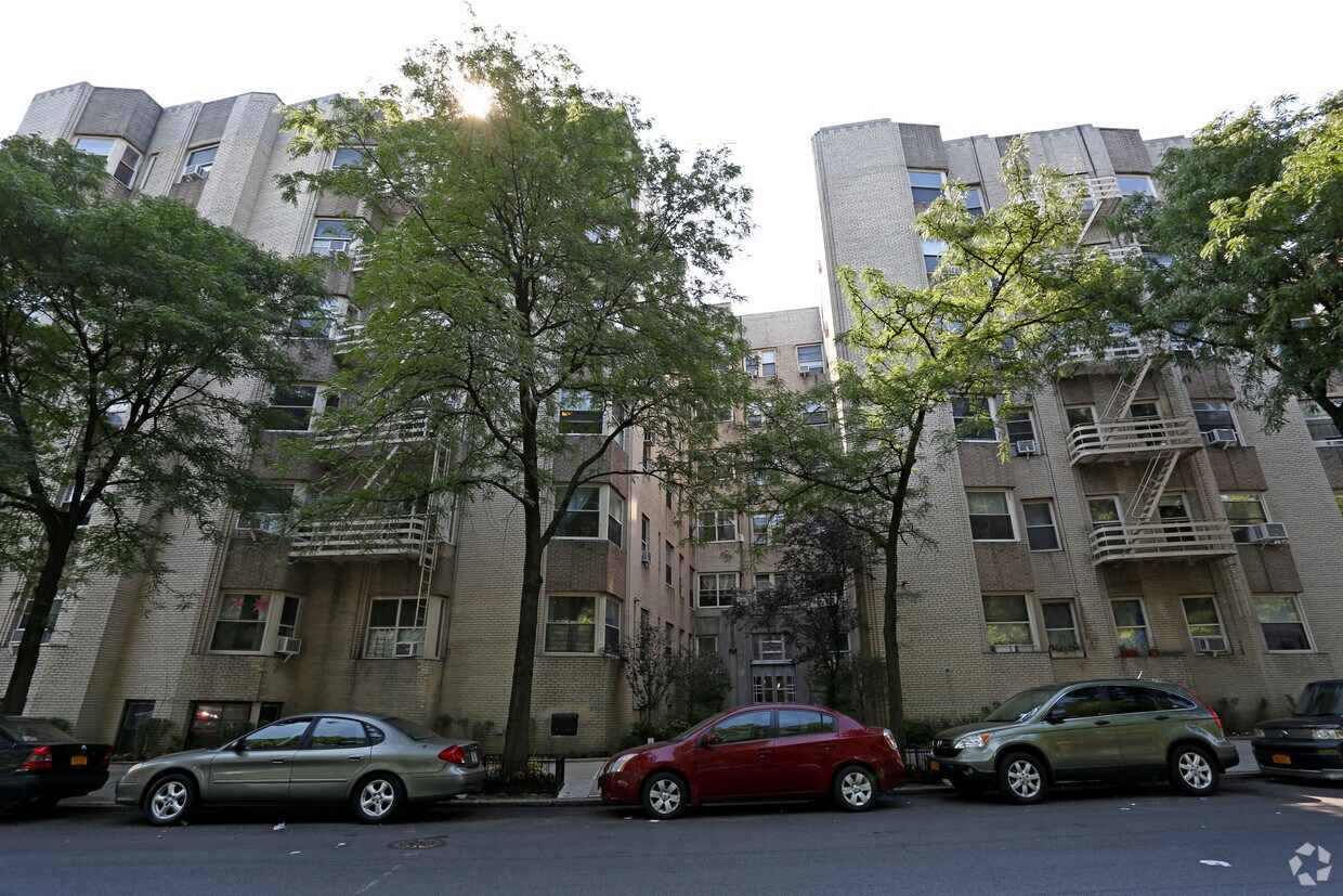 Foto del edificio - 161-171 Seaman Ave