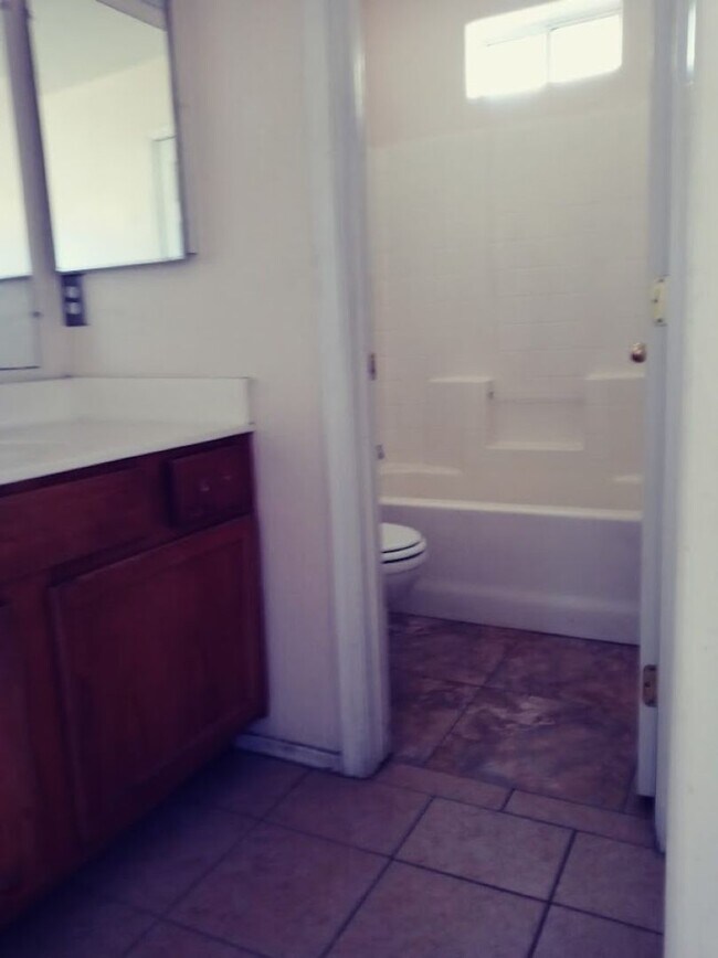 Foto del edificio - 3 Bed 2 Bath in Glendale