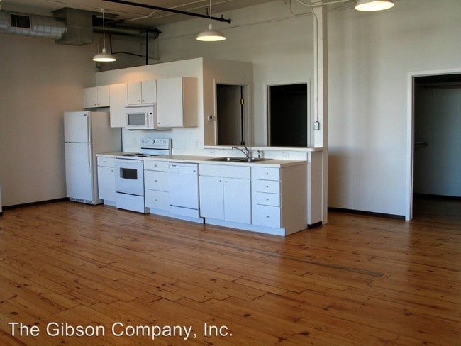 Building Photo - 4101 Commerce St