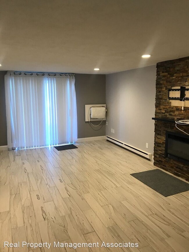 Building Photo - 2 br, 1.5 bath House - 36 Greentree Ln, #18