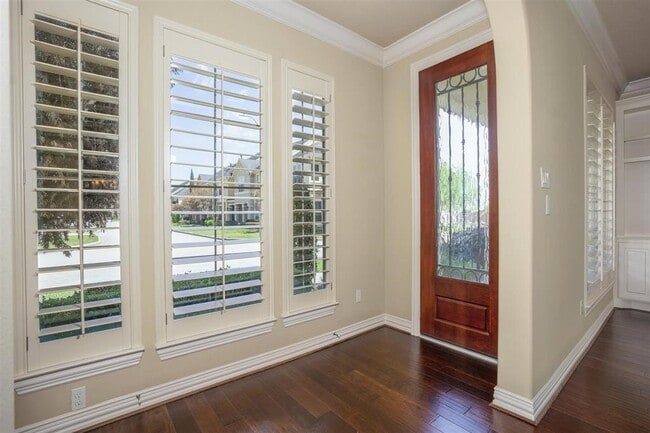 Foto del edificio - 2050 Palm Forest Ln