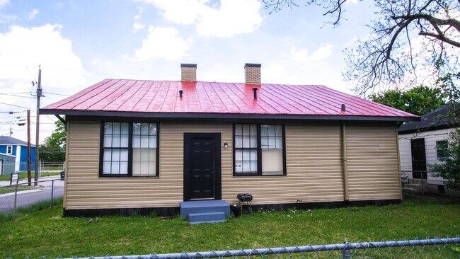 Vista trasera - 1732 Telfair St