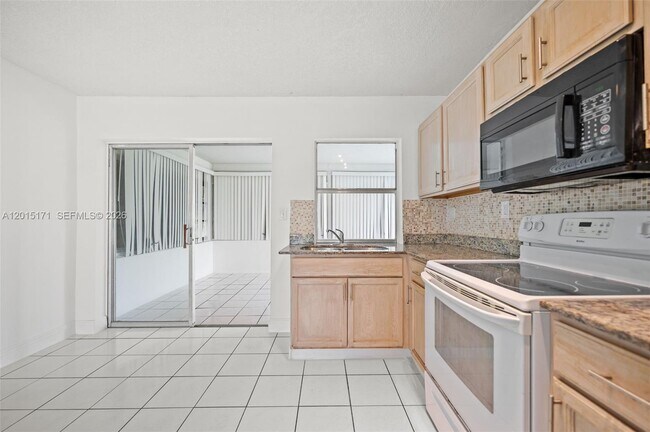 Foto del edificio - 7004 NW 67th Ave