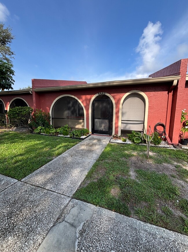 Building Photo - 2 Bed/2 Bath