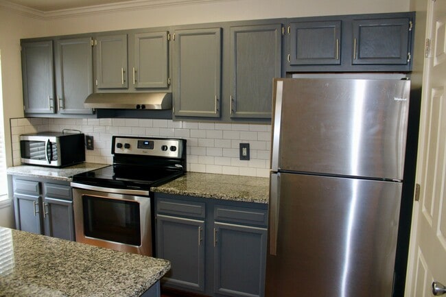 Granite counter tops - 163 37th Avenue North